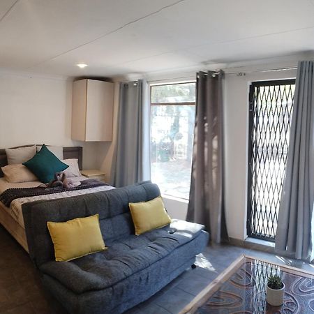 Atterbury Self Catering Studios Pretoria-Noord Esterno foto